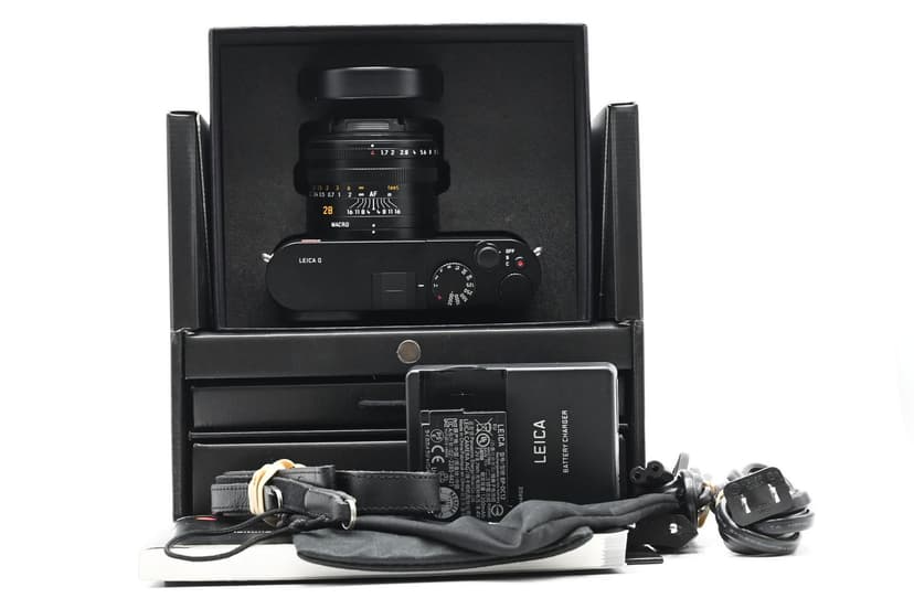 Leica 19000 Q (Typ 116) 24.2MP Compact Digital Camera