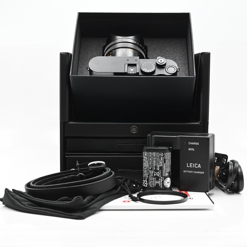 Leica Q3 60MP Digital Camera with 28mm f1.7 Summilux ASPH Lens