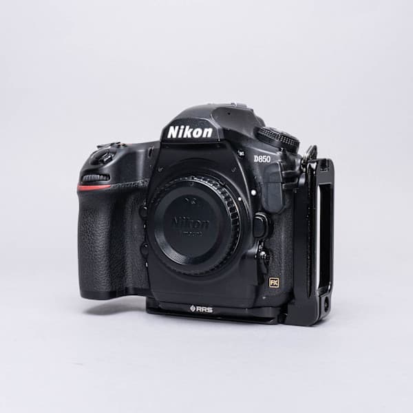 Used Nikon D850 Body + RRS L Bracket