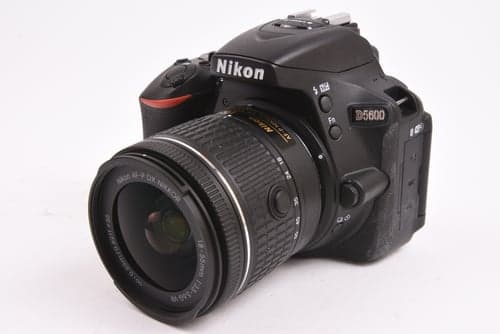 Nikon D5600 w/ 18-55mm
